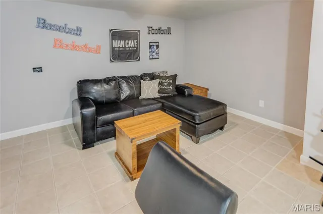 $432,000 | 121 Country Club Place, Belleville, IL 62223