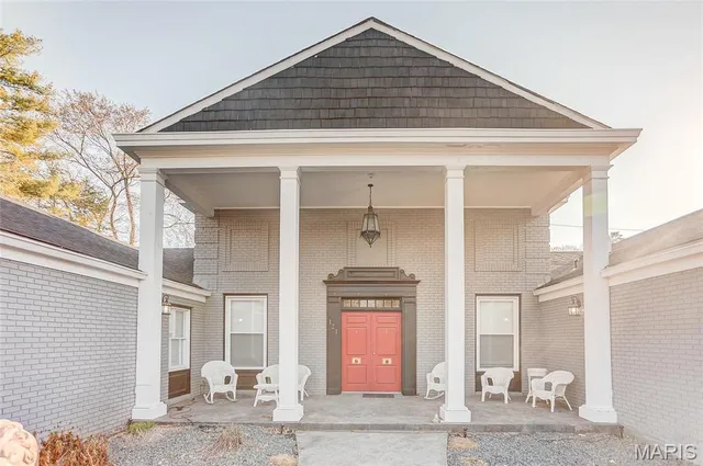 $432,000 | 121 Country Club Place, Belleville, IL 62223