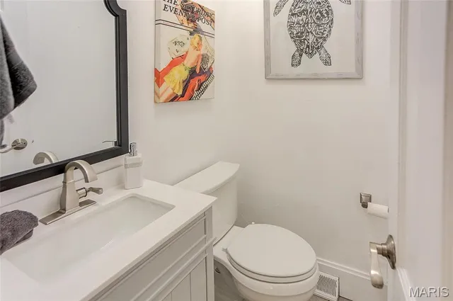 $432,000 | 121 Country Club Place, Belleville, IL 62223