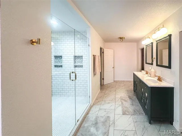 $432,000 | 121 Country Club Place, Belleville, IL 62223