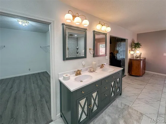 $432,000 | 121 Country Club Place, Belleville, IL 62223