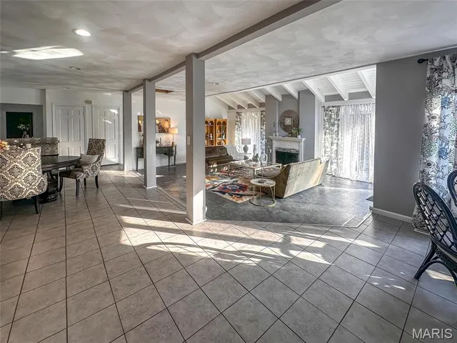 $432,000 | 121 Country Club Place, Belleville, IL 62223