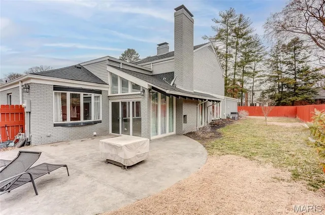 $432,000 | 121 Country Club Place, Belleville, IL 62223