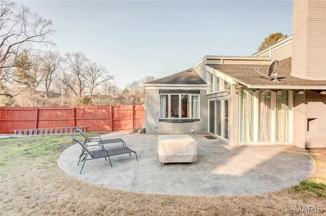 $432,000 | 121 Country Club Place, Belleville, IL 62223