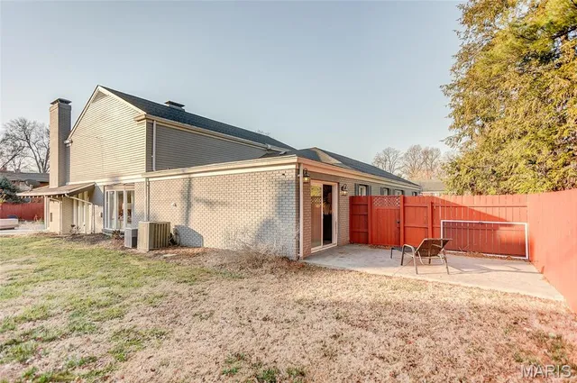 $432,000 | 121 Country Club Place, Belleville, IL 62223