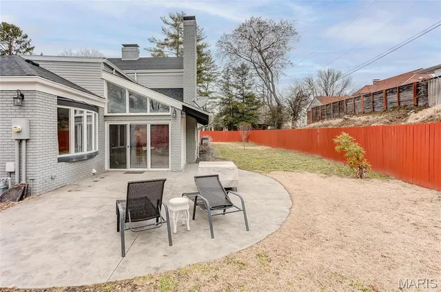 $432,000 | 121 Country Club Place, Belleville, IL 62223