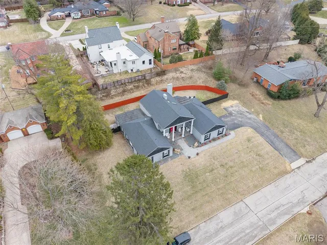 $432,000 | 121 Country Club Place, Belleville, IL 62223