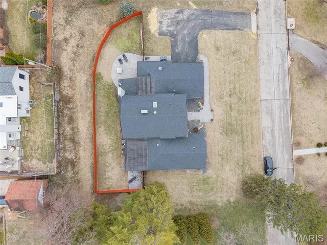 $432,000 | 121 Country Club Place, Belleville, IL 62223