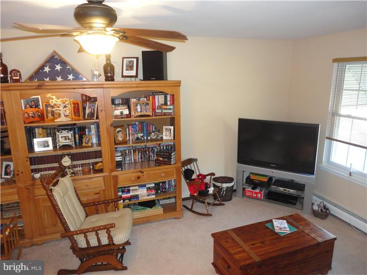 15 Old Farm Road Sicklerville, NJ 08081 - Photo 11 of 25 Family Room