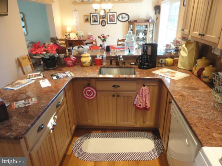 15 Old Farm Road Sicklerville, NJ 08081 - Photo 4 of 25 Kitchen