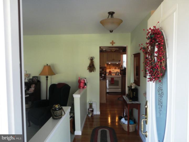 15 Old Farm Road Sicklerville, NJ 08081 - Photo 8 of 25 Foyer