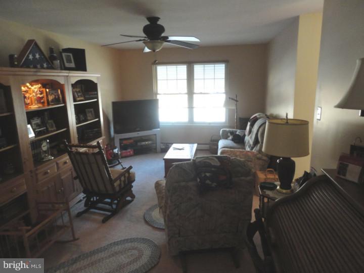 15 Old Farm Road Sicklerville, NJ 08081 - Photo 10 of 25 Family Room
