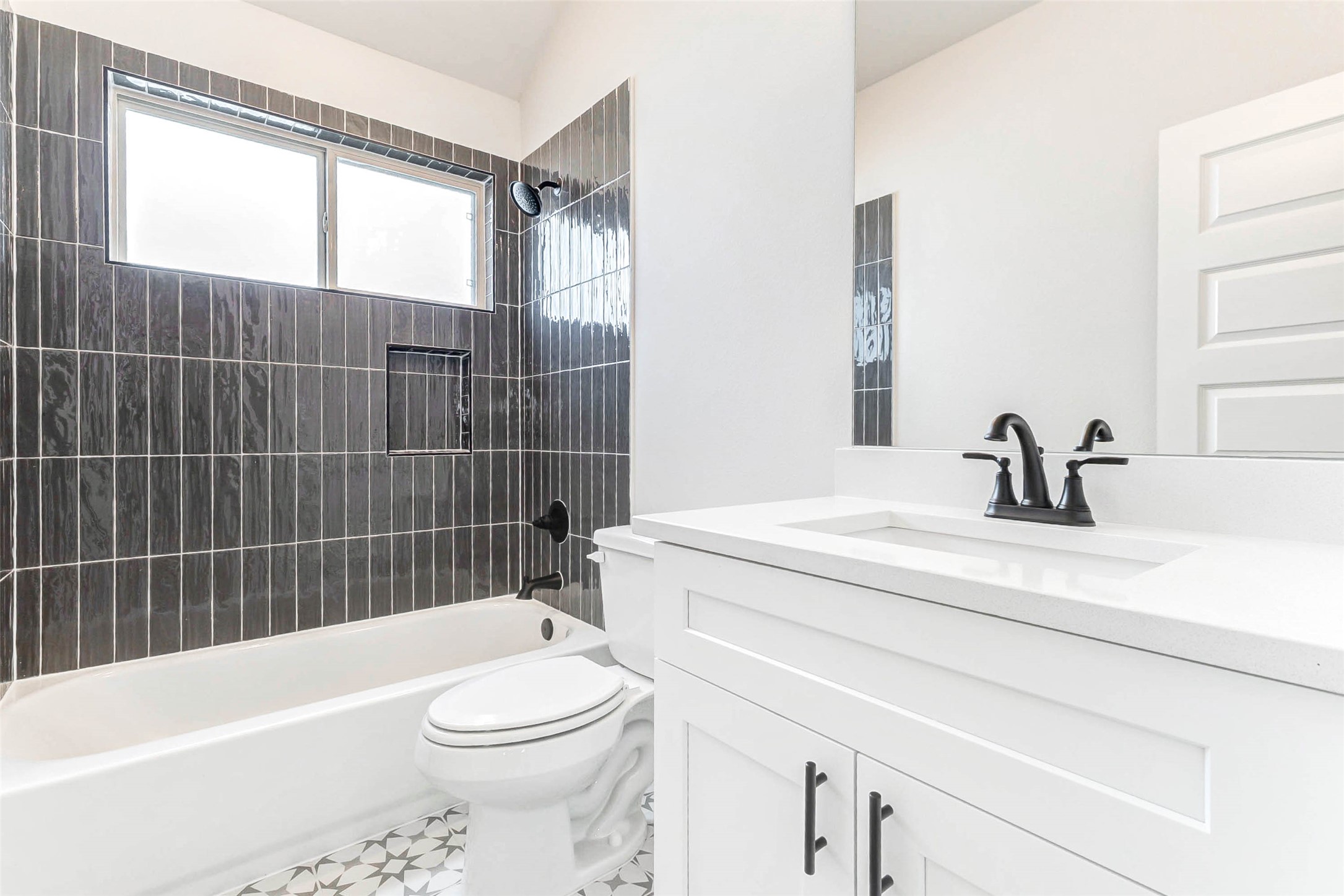 6422 Pomona Court Rosharon, TX 77583 - Photo 18 of 24 a bathroom with a sink a toilet and tub