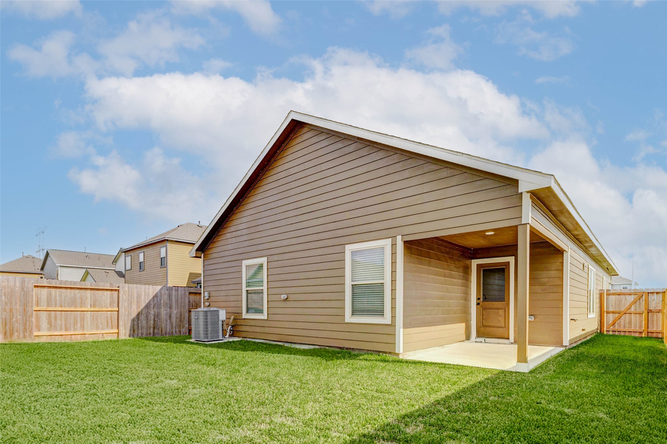 6422 Pomona Court Rosharon, TX 77583 - Photo 22 of 24 a view of a house with a yard