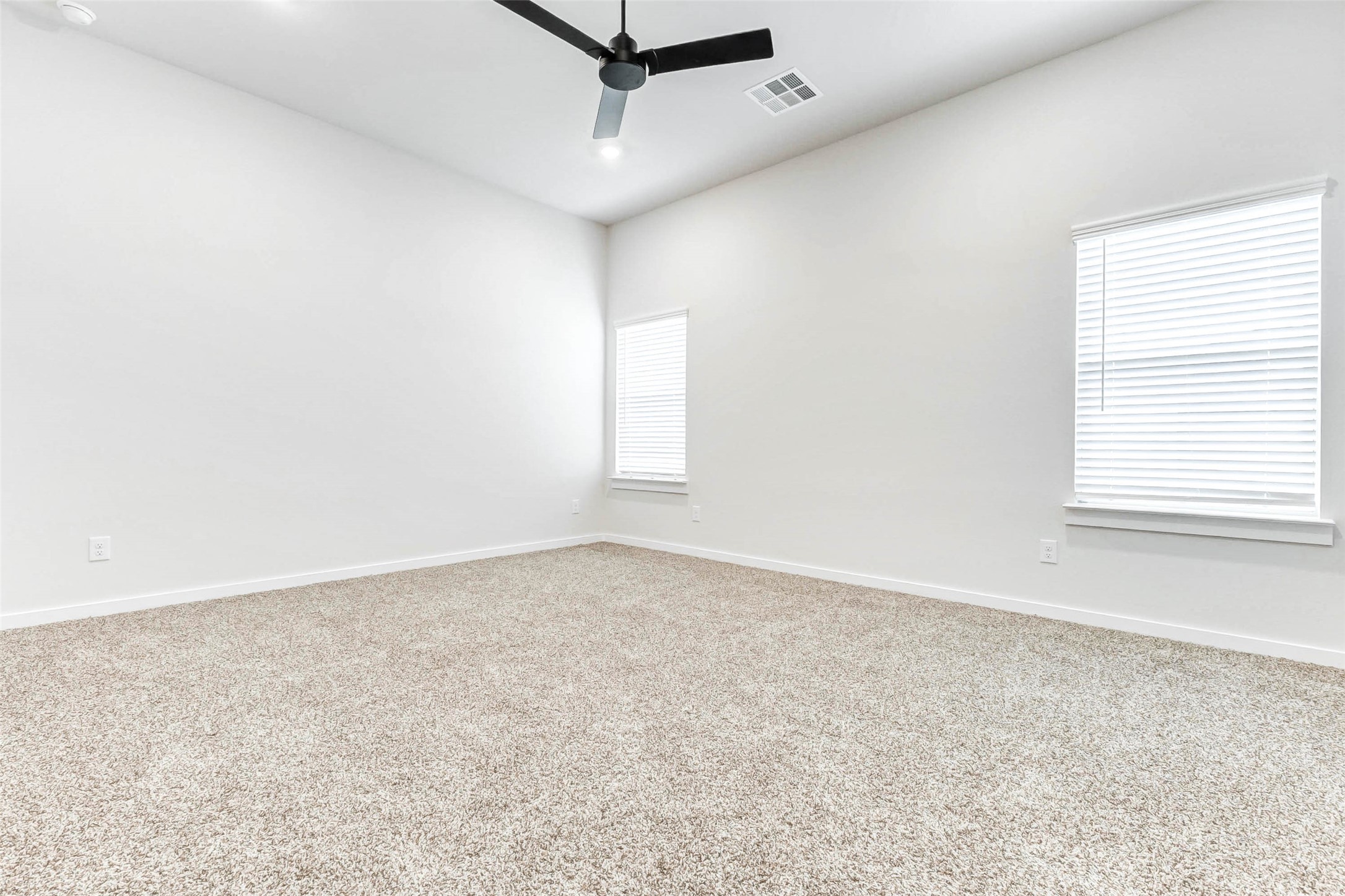 6422 Pomona Court Rosharon, TX 77583 - Photo 8 of 24 an empty room with a window