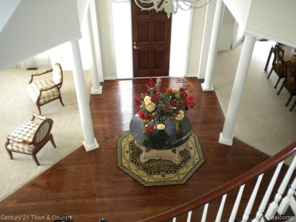 5873 Kingspointe Drive Rochester, MI 48306 - Photo 19 of 66 Foyer from Above.jpg