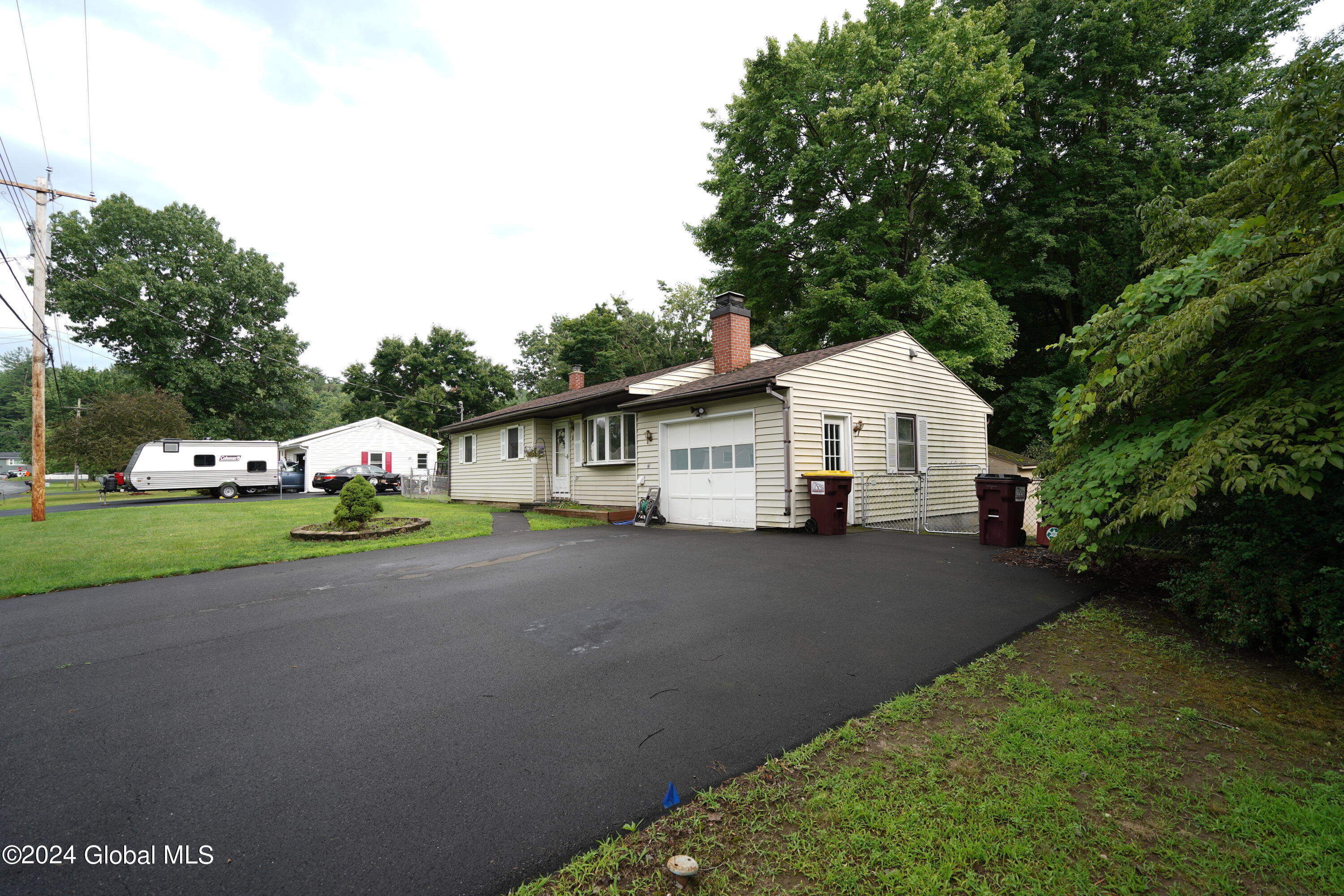 8 Sand Road Schodack, NY 12033 - Photo 5 of 43 DSC03578