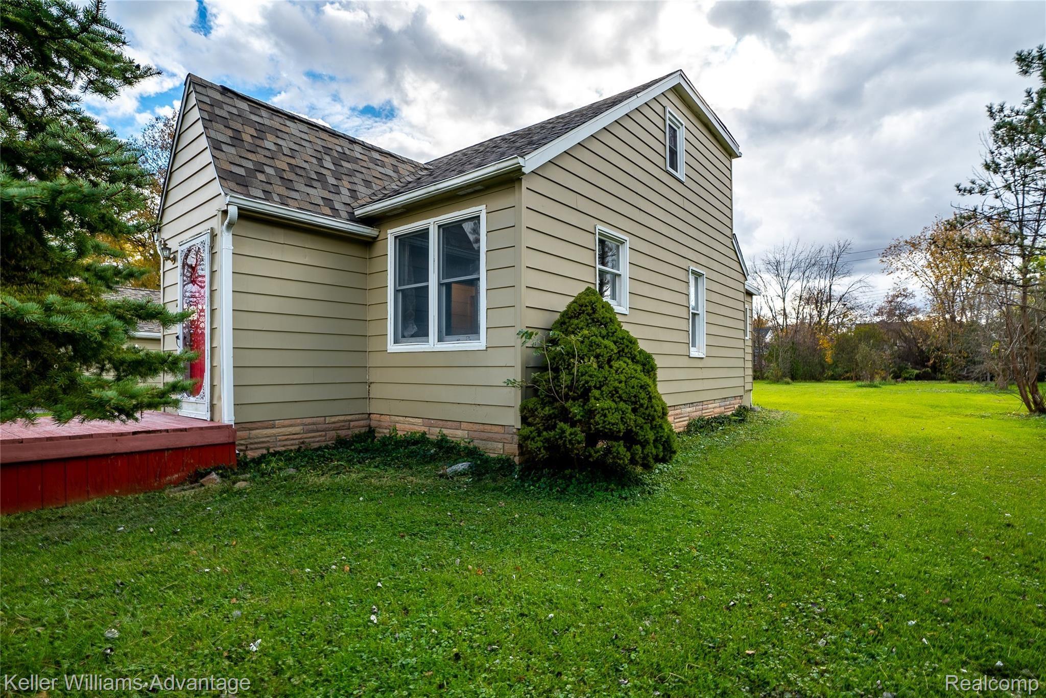 46455 Saltz Road Canton, MI 48187 - Photo 31 of 35 SaltzRd_46455_Side 1.jpg