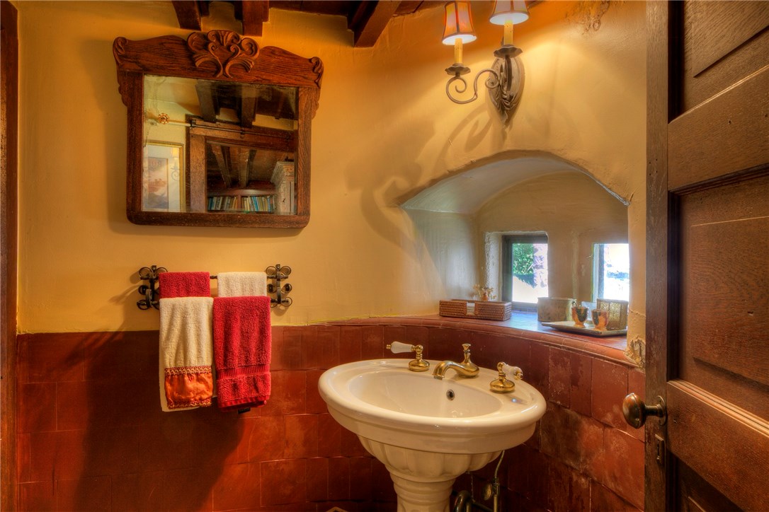 97 Ruggles Avenue Newport, RI 02840 - Photo 18 of 49