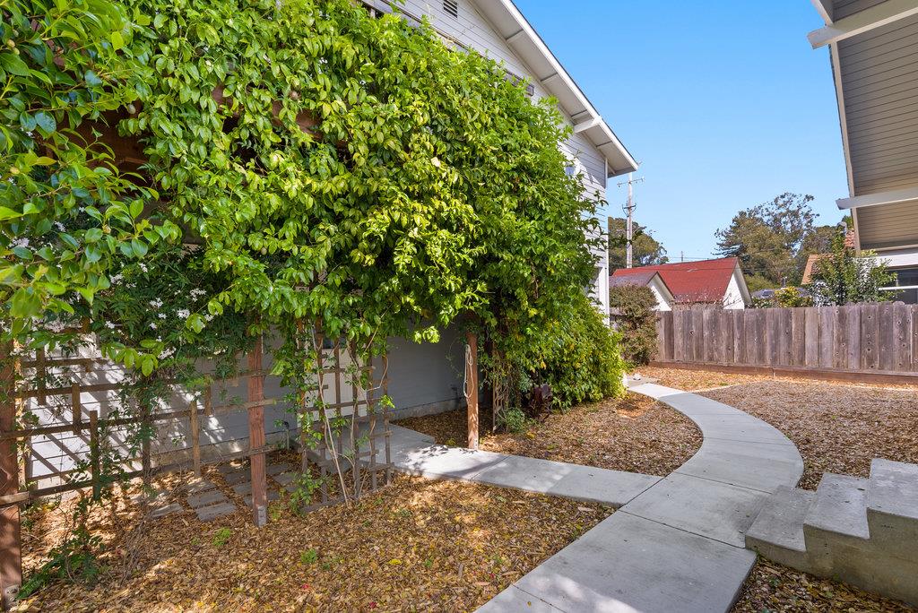 219-a Leonard Street Santa Cruz, CA 95060 - Photo 30 of 32 a backyard of a house with table and chairs