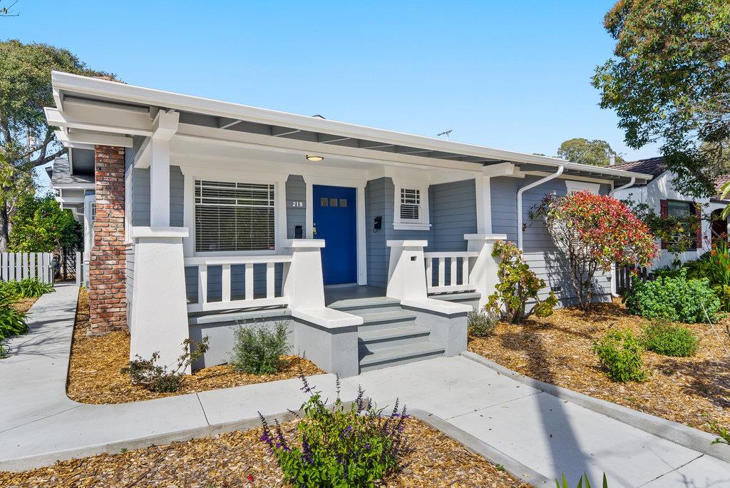 219-a Leonard Street Santa Cruz, CA 95060 - Photo 5 of 32 a front view of a house with garden