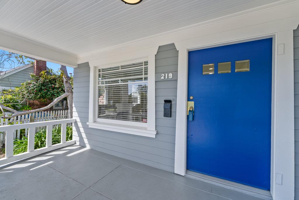 219-a Leonard Street Santa Cruz, CA 95060 - Photo 7 of 32 an empty room with windows