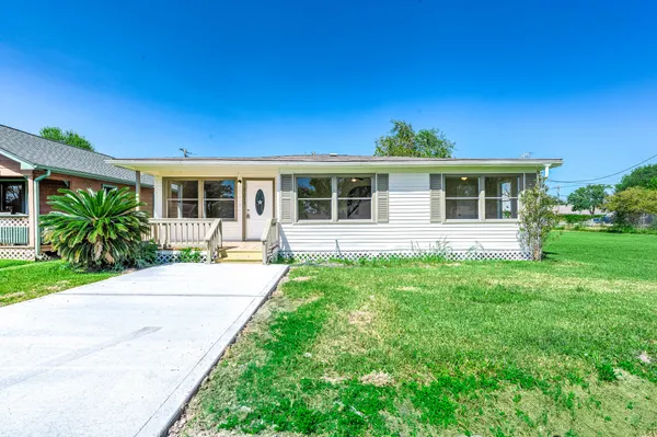 $1,600 | 2214 11th Avenue North, Texas City, TX 77590