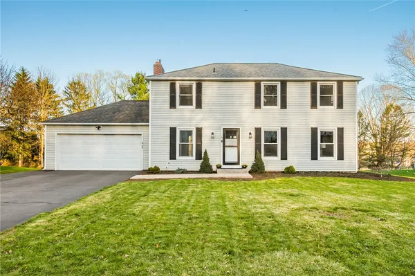 $459,900 | 16 Bent Oak Trail, Perinton, NY 14450