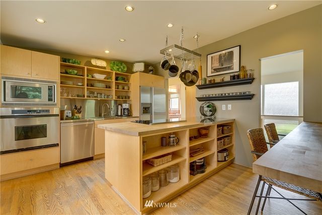 $817,500 | 3637 40th Avenue West, Seattle, WA 98199