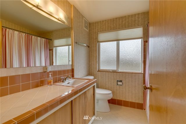 $817,500 | 3637 40th Avenue West, Seattle, WA 98199