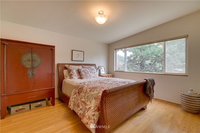 $817,500 | 3637 40th Avenue West, Seattle, WA 98199