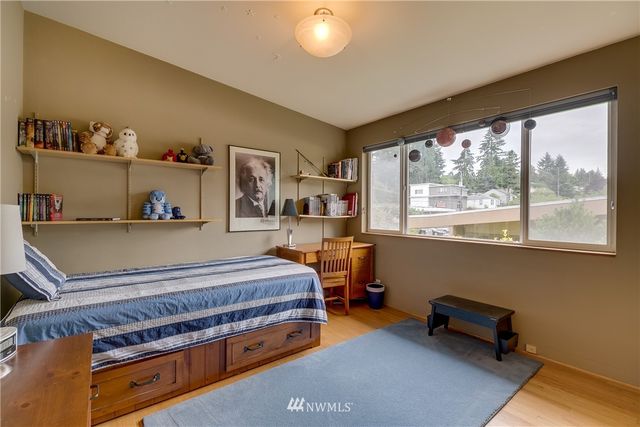 $817,500 | 3637 40th Avenue West, Seattle, WA 98199
