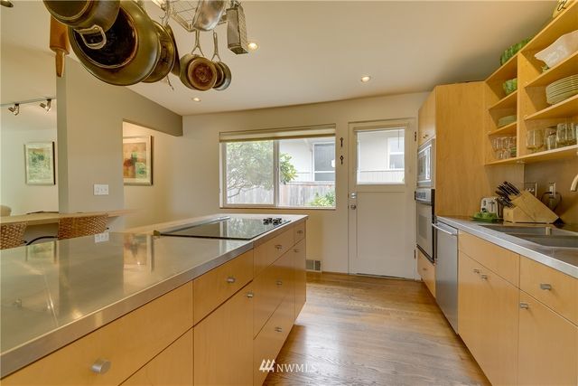 $817,500 | 3637 40th Avenue West, Seattle, WA 98199