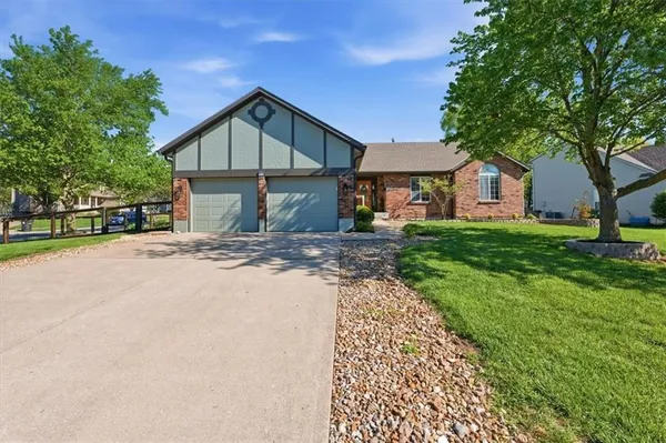 $549,900 | 910 Sherman Parkway, Belton, MO 64012