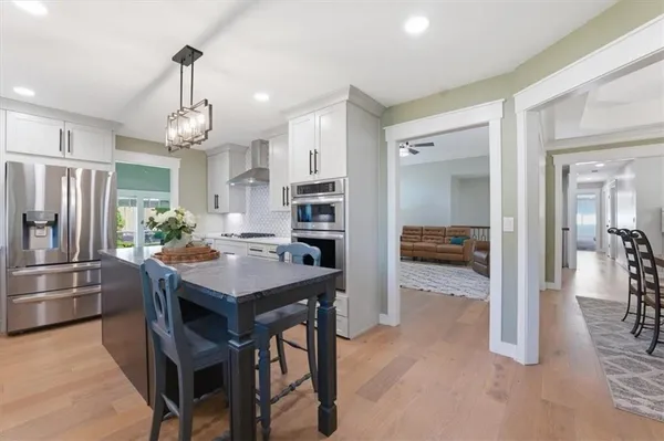 $549,900 | 910 Sherman Parkway, Belton, MO 64012