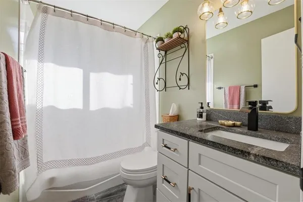 $549,900 | 910 Sherman Parkway, Belton, MO 64012