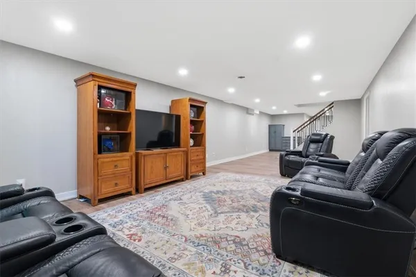 $549,900 | 910 Sherman Parkway, Belton, MO 64012
