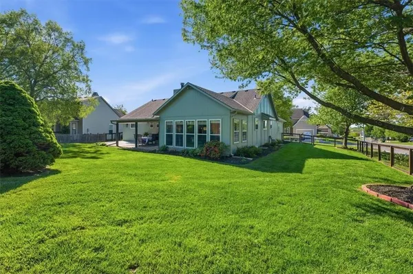 $549,900 | 910 Sherman Parkway, Belton, MO 64012