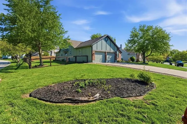 $549,900 | 910 Sherman Parkway, Belton, MO 64012