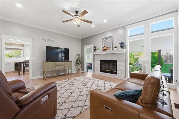 $549,900 | 910 Sherman Parkway, Belton, MO 64012