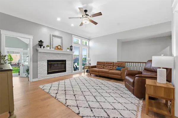 $549,900 | 910 Sherman Parkway, Belton, MO 64012