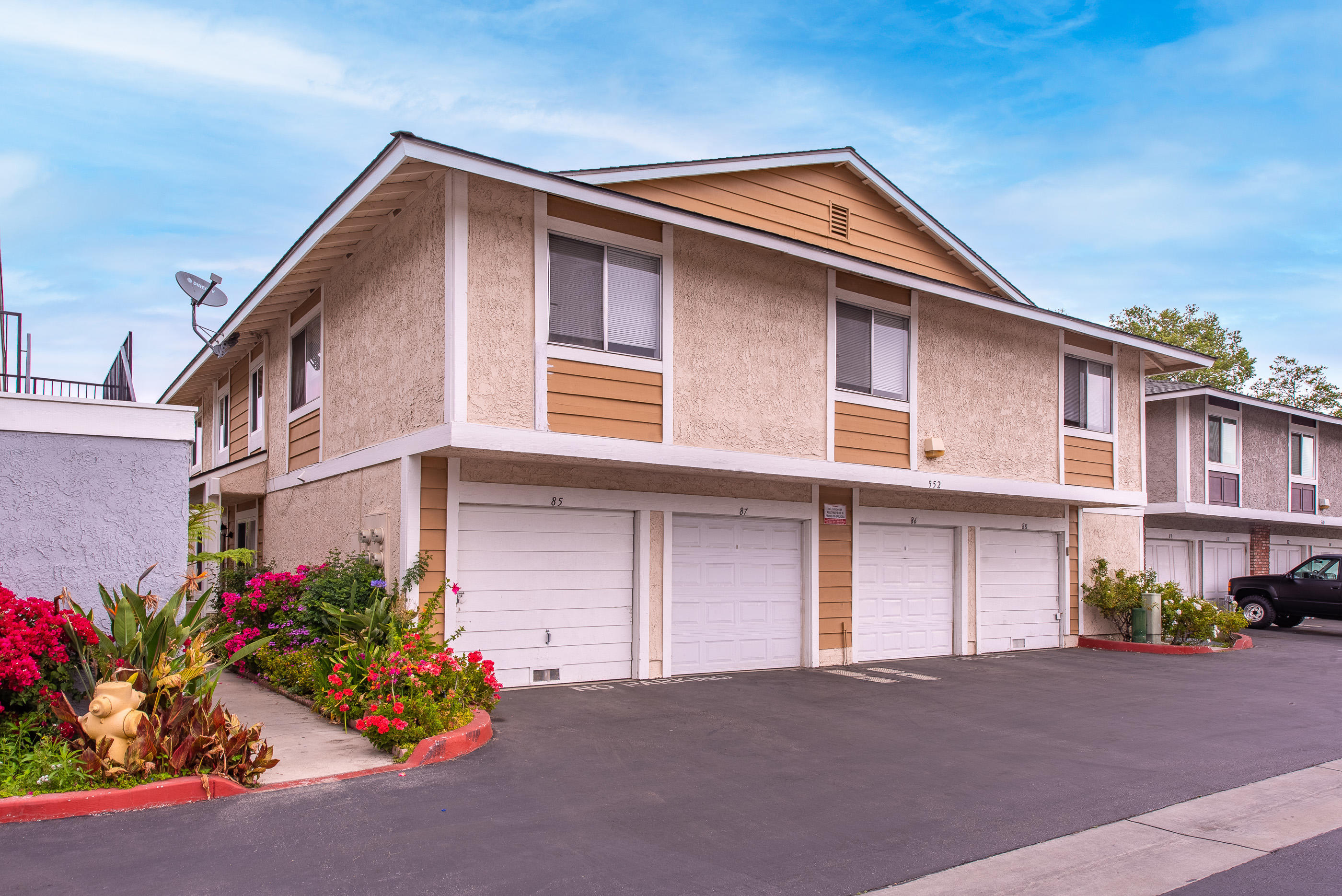 552 Spring Road, Unit 87 Moorpark, CA 93021 - Photo 1 of 29 a front view of a house with a yard