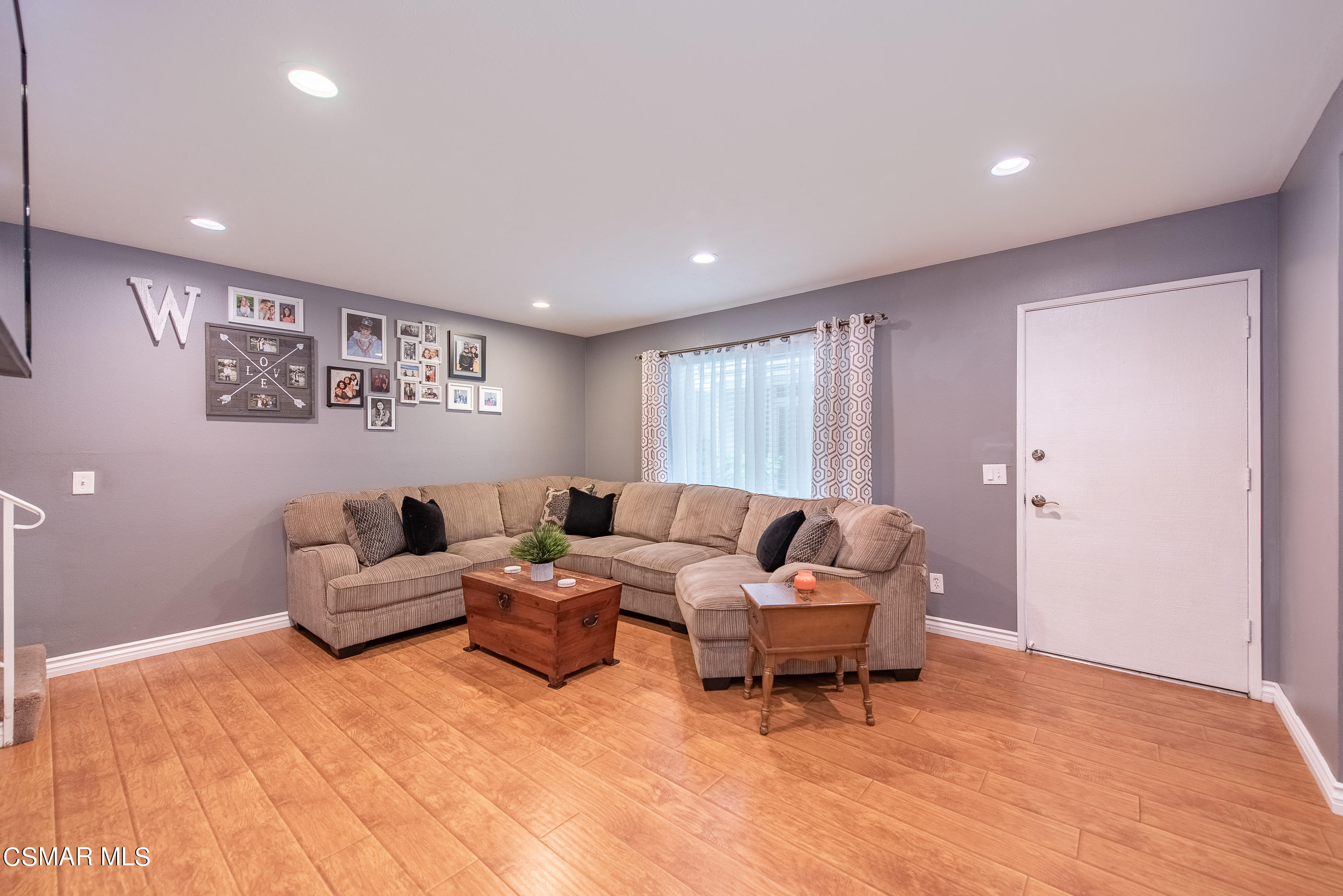 552 Spring Road, Unit 87 Moorpark, CA 93021 - Photo 5 of 29 a living room with furniture