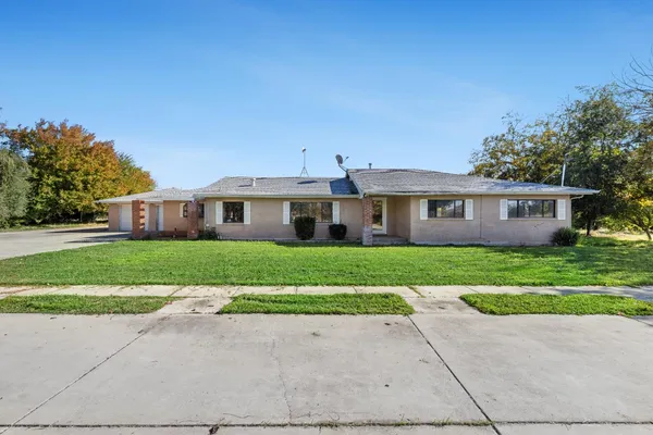 $1,299,000 | 4666 North Zediker Avenue, Sanger, CA 93657