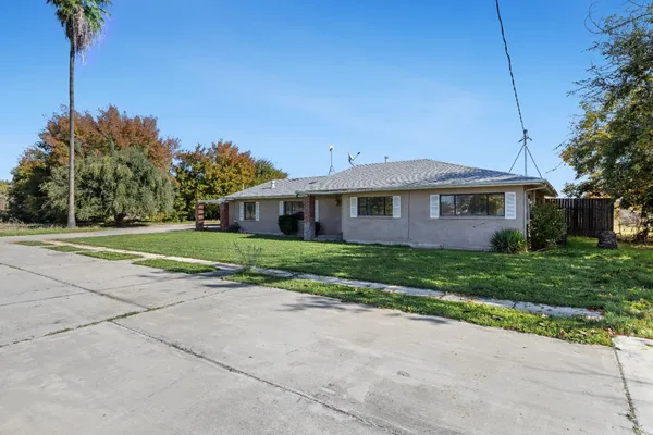 $1,299,000 | 4666 North Zediker Avenue, Sanger, CA 93657