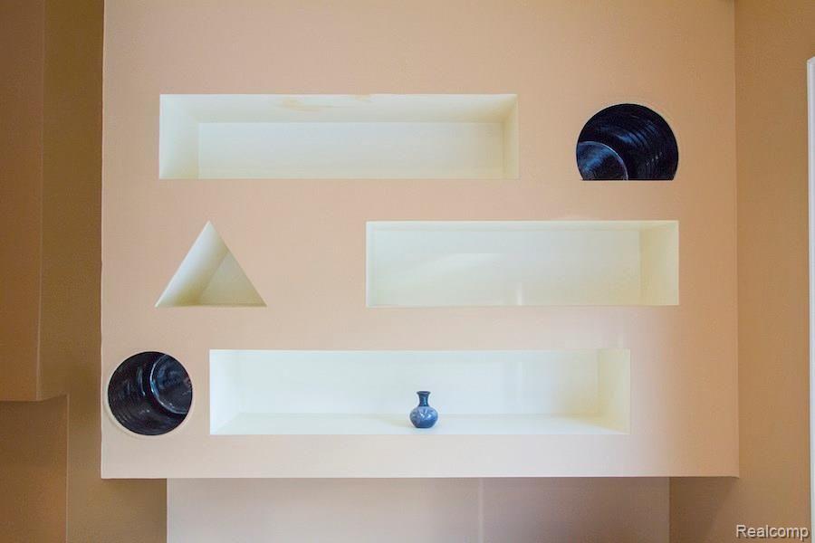 33705 Quaker Valley Road Farmington, MI 48331 - Photo 12 of 27 QuakerValley_shelves copy.jpg