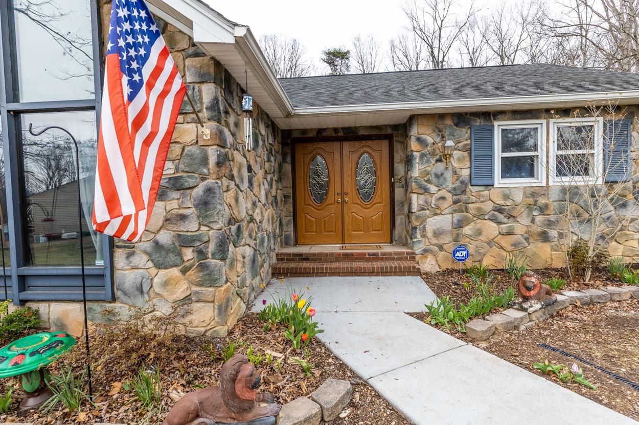 499 Verbena Road Shenandoah, VA 22849 - Photo 3 of 32 Gallery Image 3
