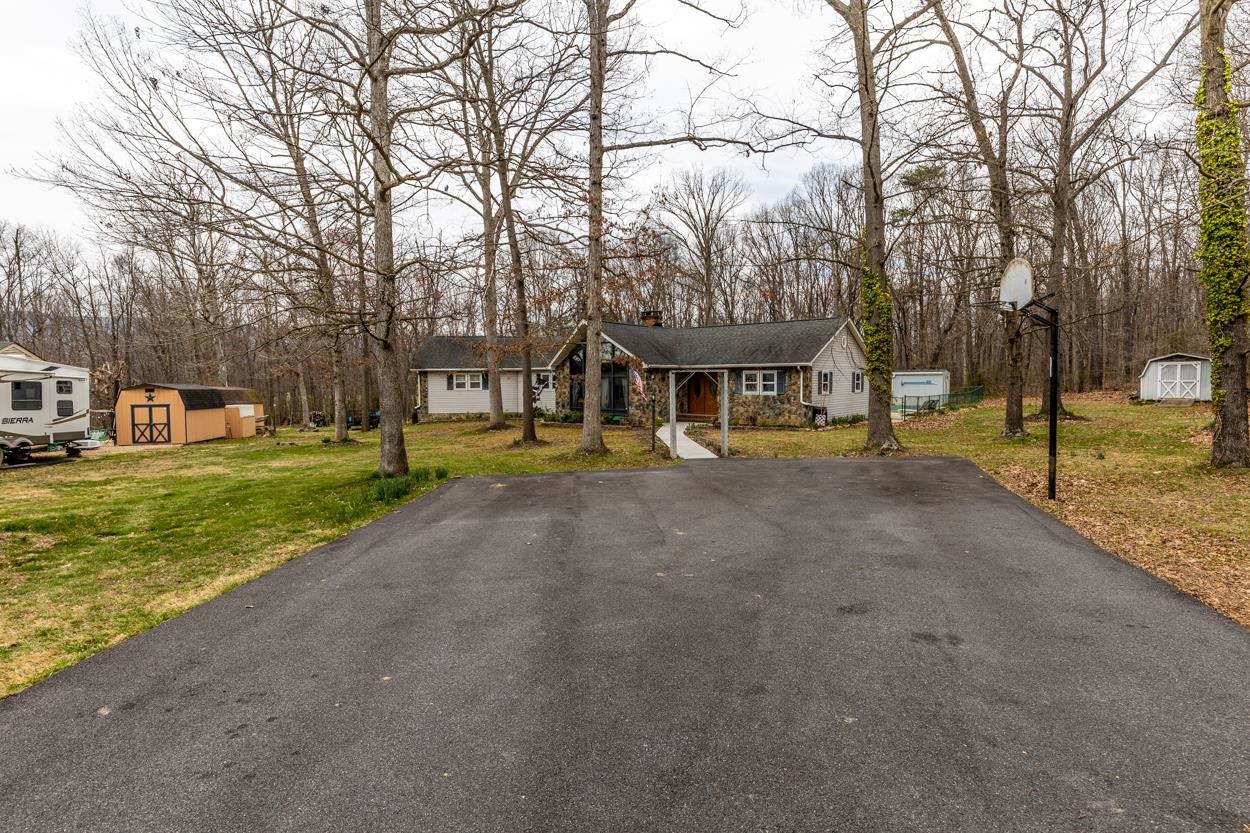 499 Verbena Road Shenandoah, VA 22849 - Photo 9 of 32 Gallery Image 9
