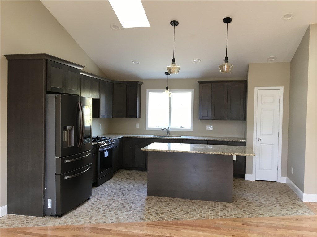 516 Lucille Street Woonsocket, RI 02895 - Photo 4 of 25 Gallery Image 4