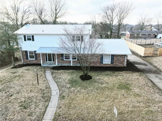 $349,900 | 1829 East Weissinger Lane, Cape Girardeau, MO 63701